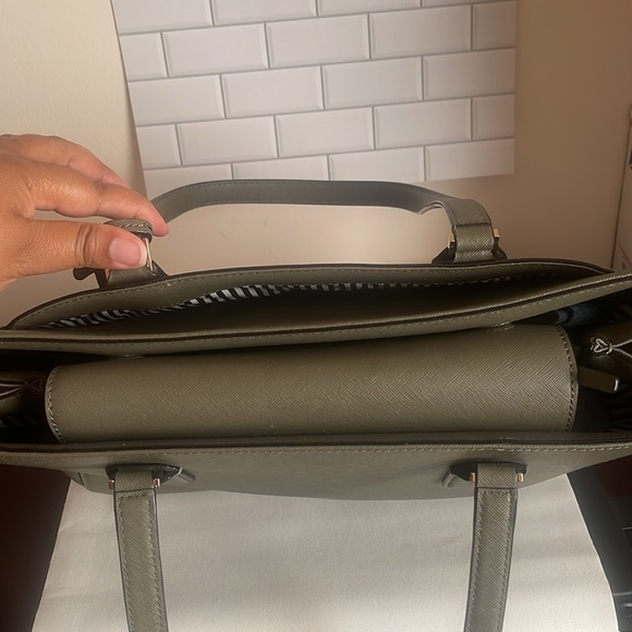 Kate Spade New York’s Cameron Street Lucie Tote - Picture 4 of 9